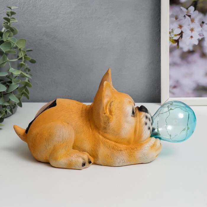 Сувенир полистоун свет Сувенир полистоун свет "Бульдог и мыльный пузырь" от солнечной батареи 12х11,5х26 см