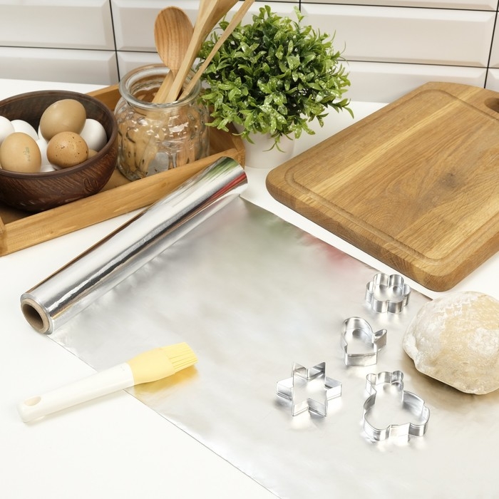 Фольга пищевая алюминиевая 28 см х 20 м, 9 мкм Фольга пищевая алюминиевая 28 см х 20 м, 9 мкм