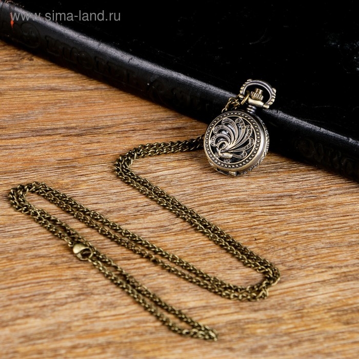 Часы карманные Часы карманные "Павлин", кварцевые, d циферблата-1.8 см, 2.5 х 2.5 см