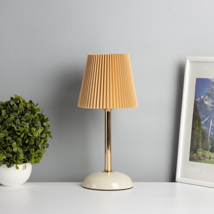 Лампа настольная Лампа настольная "Лира" 1х40Вт Е27 белый/золото/бежевый 15х15х32,5см