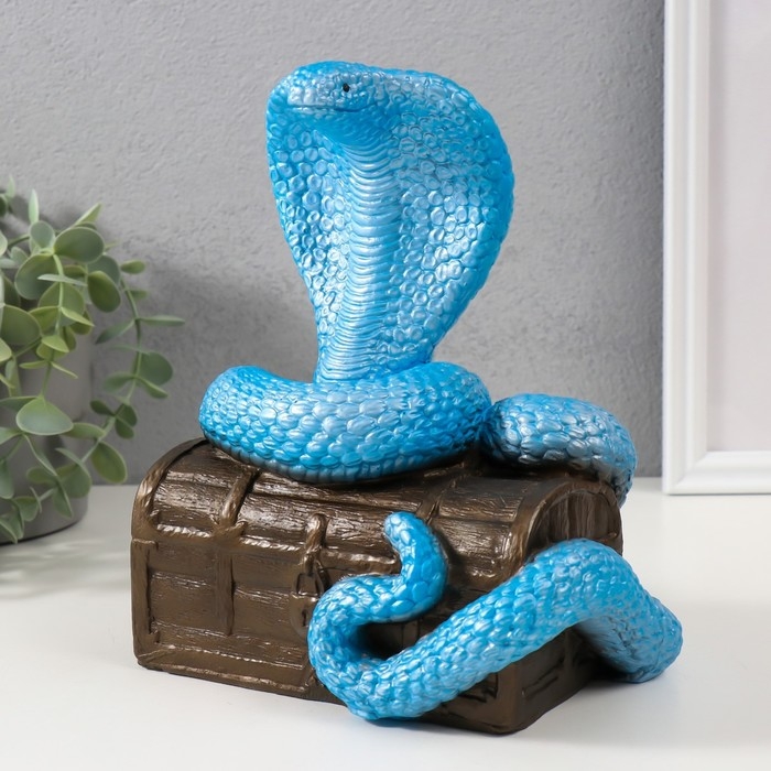 Фигурка Фигурка "КОБРА НА СУНДУКЕ" 20 х 17 х 12 см.
