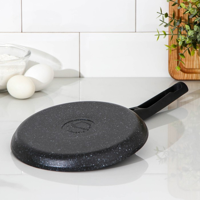 Сковорода блинная, d=20 см, пластиковая ручка, антипригарное покрытие, цвет тёмный мрамор Сковорода блинная, d=20 см, пластиковая ручка, антипригарное покрытие, цвет тёмный мрамор