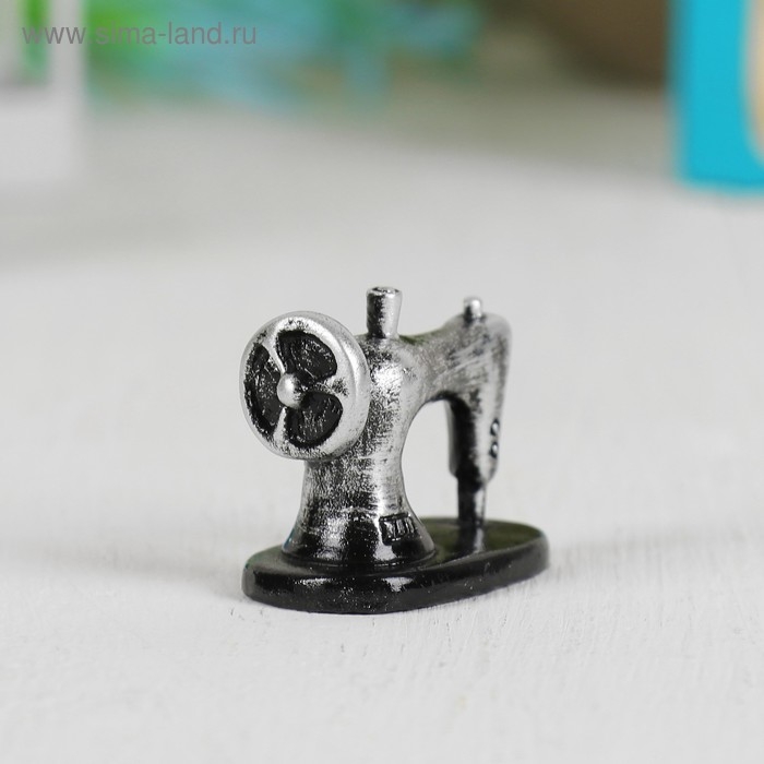 Миниатюра кукольная «Швейная машинка», набор 2 шт, размер 1 шт: 2,5×1,6×1,7 см Миниатюра кукольная «Швейная машинка», набор 2 шт, размер 1 шт: 2,5×1,6×1,7 см