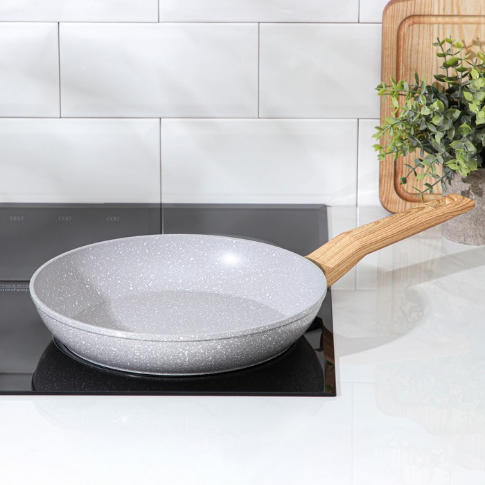 Сковорода кованая Magistro Natural, d=26 см, ручка soft-touch, антипригарное покрытие, индукция, цвет серый Сковорода кованая Magistro Natural, d=26 см, ручка soft-touch, антипригарное покрытие, индукция, цвет серый