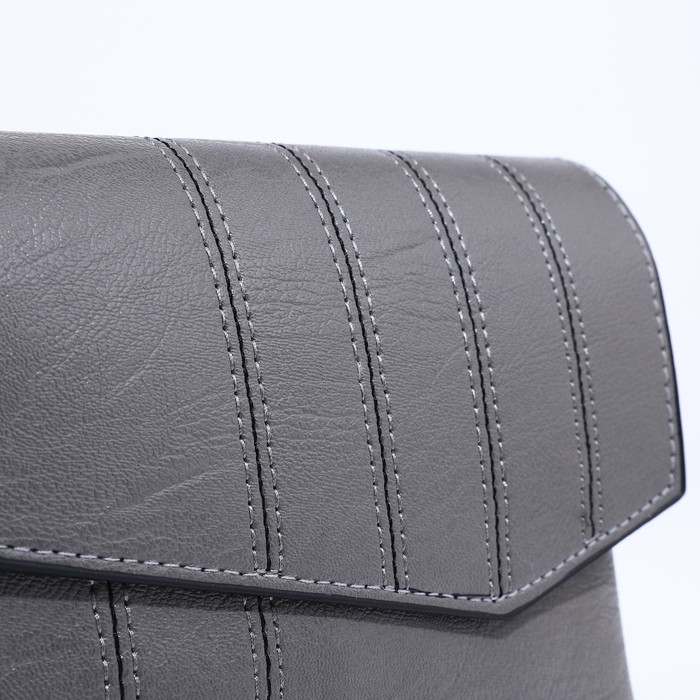 Сумка-клатч на магните, длинный ремень, цвет серый