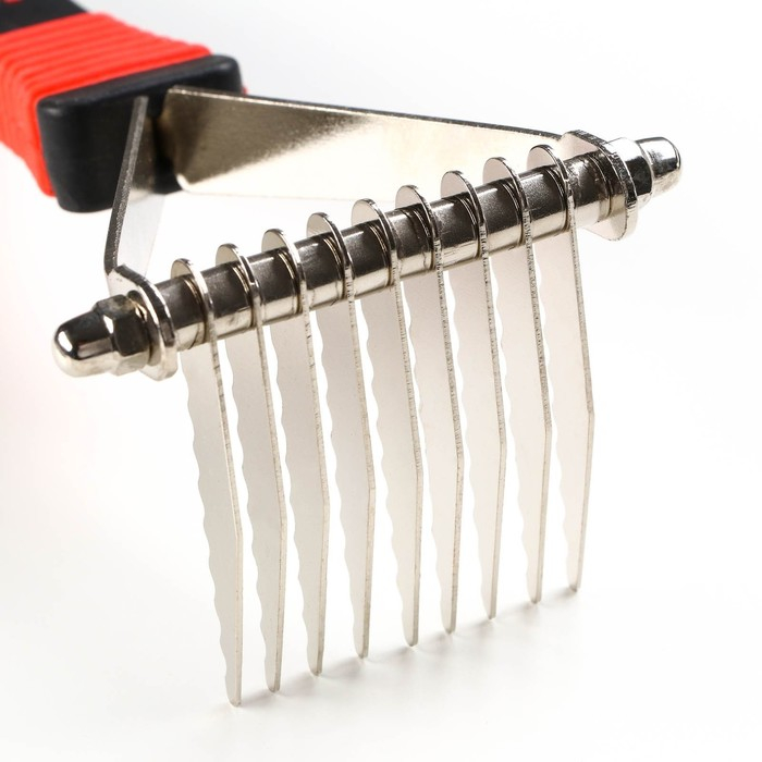 Колтунорез-грабли, 9 лезвий, с косточками на ручке, чёрно-красный Колтунорез-грабли, 9 лезвий, с косточками на ручке, чёрно-красный