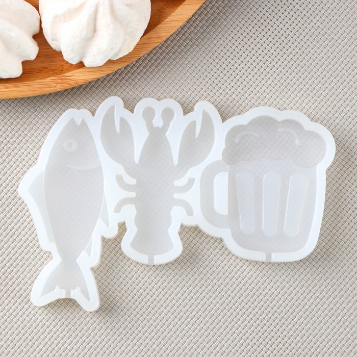 Силиконовый молд для леденцов и шоколада «Пивной набор», 13,5×8,5×0,9 см, рыба 7,5×3 см, кружка 6×5 см, рак 6,5×5 см, цвет прозрачный