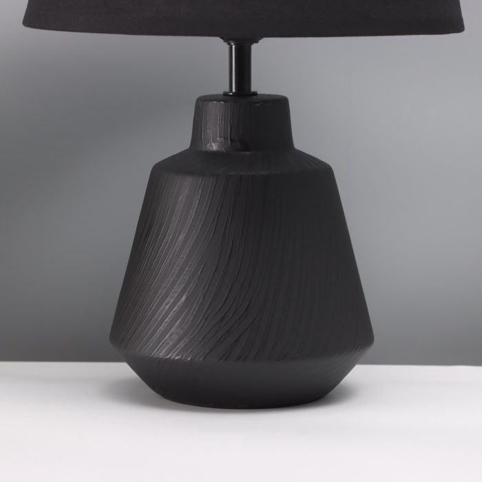 Лампа настольная Лампа настольная "Лили" 1х40Вт Е27 черный 25х25х38,,5см