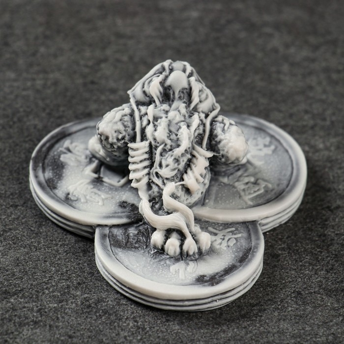 Сувенир Сувенир "Жаба на трех монетах" 3см