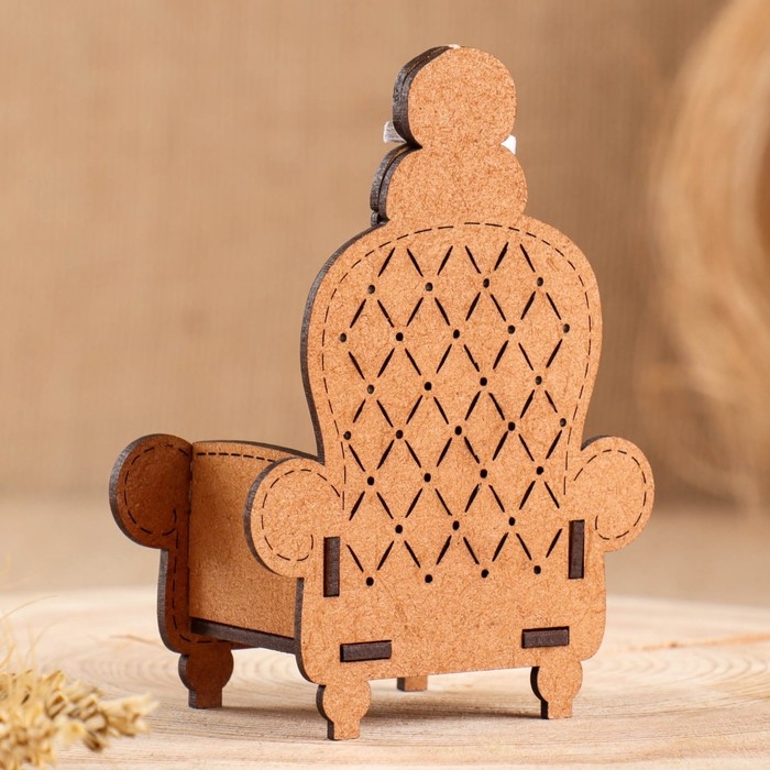 Игольница сувенир Игольница сувенир "Рукодельница", МДФ, Дуб-золото, 8,5х5х11,5 см