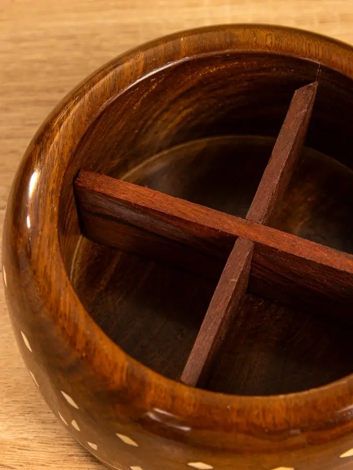 Ваза для конфет "Ассорти" 15х15х10 см, дерево шишам Ваза для конфет "Ассорти" 15х15х10 см, дерево шишам