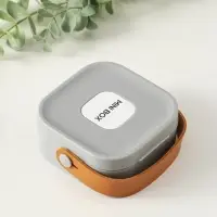 Шкатулка пластик для украшений с зеркалом, с ручкой 3 ячейки, 3 полосы, серый 9х9х3,8 см