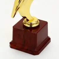 Наградная фигура под нанесение "Звезда" на красной подставке Наградная фигура под нанесение "Звезда" на красной подставке