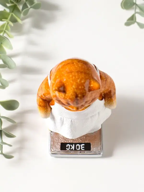 Сувенир полистоун лак "Кошка в белом сарафане стоит на весах" 7,5х7,2х12,5 см