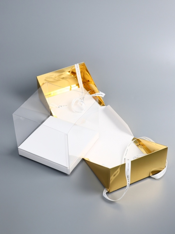 Коробка под бенто-торт с ленточками, золотая , 21 х 21 х 18 см Коробка под бенто-торт с ленточками, золотая , 21 х 21 х 18 см