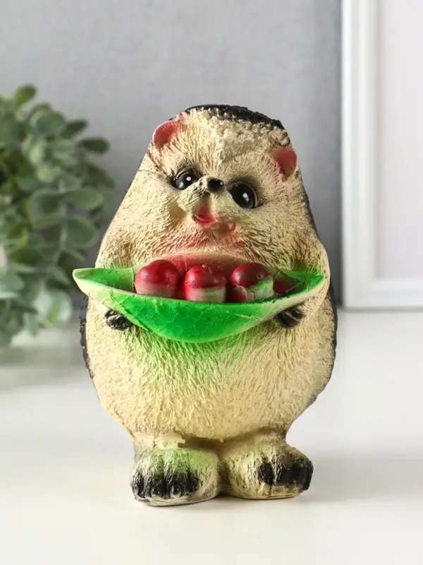 Копилка для денег &laquo;Ежик с ягодами&raquo;, гипс, 14.5&times;10&times;11.5 см