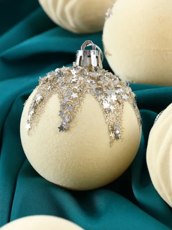 Набор шаров пластик d-6 см, 16 шт Набор шаров пластик d-6 см, 16 шт "Бархат. Маскарад" белый