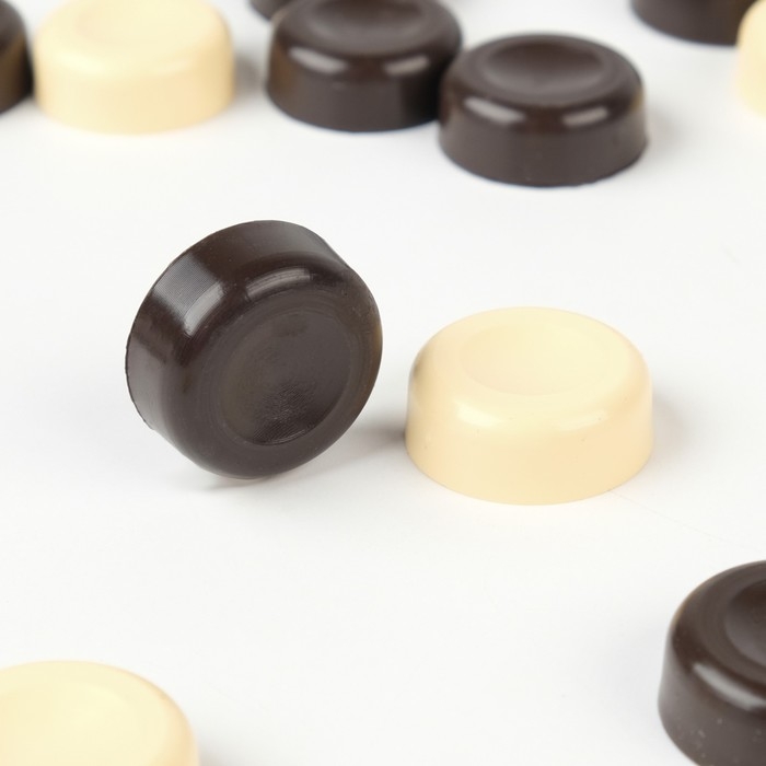 Фишки для нард и шашек, 30 шт, 2 кубика, d-2.4 см, пластик Фишки для нард и шашек, 30 шт, 2 кубика, d-2.4 см, пластик