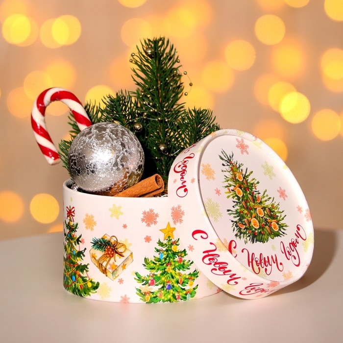 Новый год. Коробка подарочная новогодняя для макарун тубус без окна Новый год. Коробка подарочная новогодняя для макарун тубус без окна "Ёлки", 13 х 8,5 см.