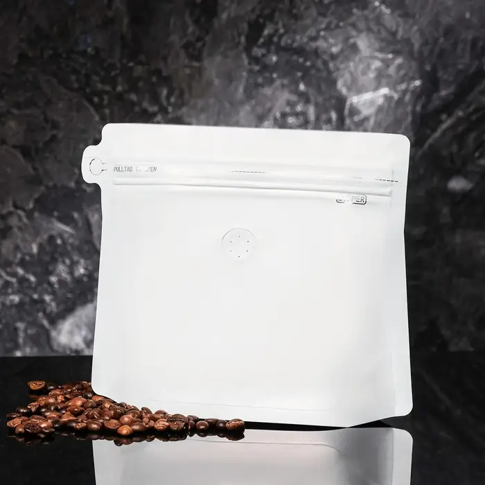 Пакет восьмишовный с замком, белый,17.5 х (19.5×22.5) х 4.5