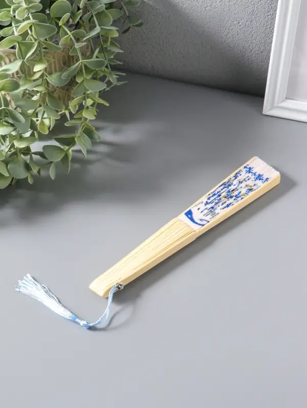 Веер складной с кисточкой &laquo;Черепахи&raquo;, белый с золотом, 23 см