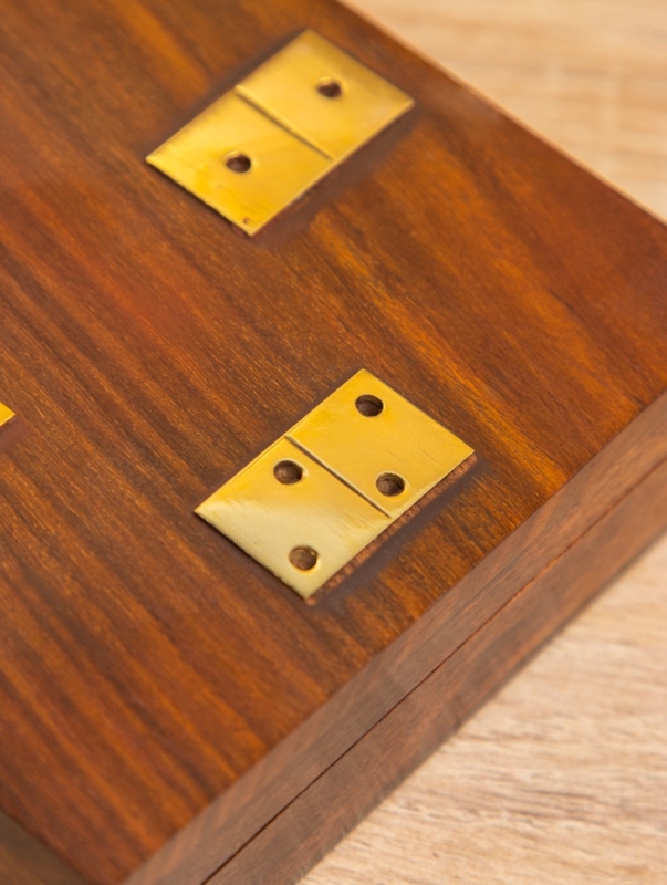 Настольная игра «Домино», 11×11.5×4 см, дерево шишам, латунь Настольная игра «Домино», 11×11.5×4 см, дерево шишам, латунь