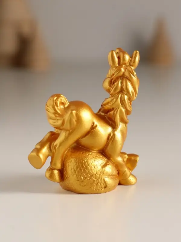 Сувенир полистоун Сувенир полистоун "Золотой конь с богатством" МИКС 5х2,5х6,7 см