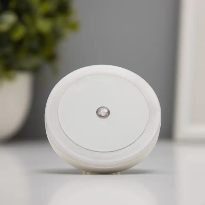 Ночник &laquo;Круг&raquo; LED реагирует на темноту, белый 6.5&times;6.5&times;5 см RISALUX