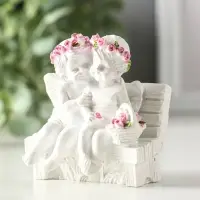 Фигурка &laquo;2 ангелочка в розовом веночке на скамейке&raquo;, 8&times;7&times;5 см, МИКС