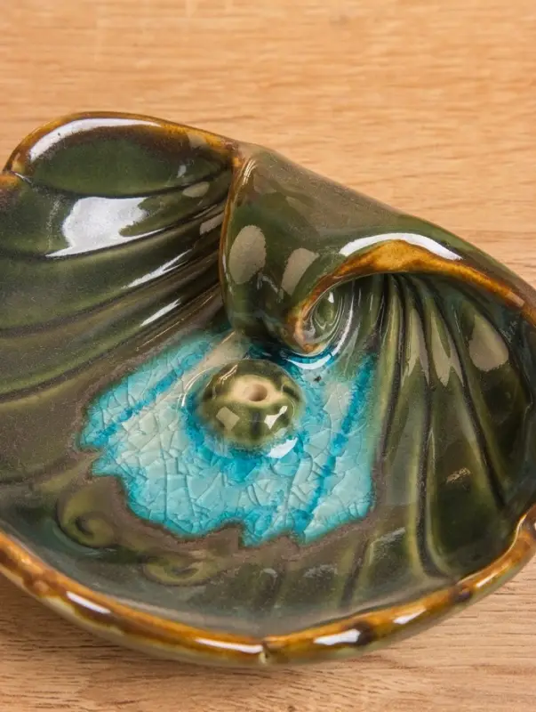 Подставка под благовония  Подставка под благовония "Раковина с жемчужиной" керамика, цв. зелёный, 9х10,5х2 см