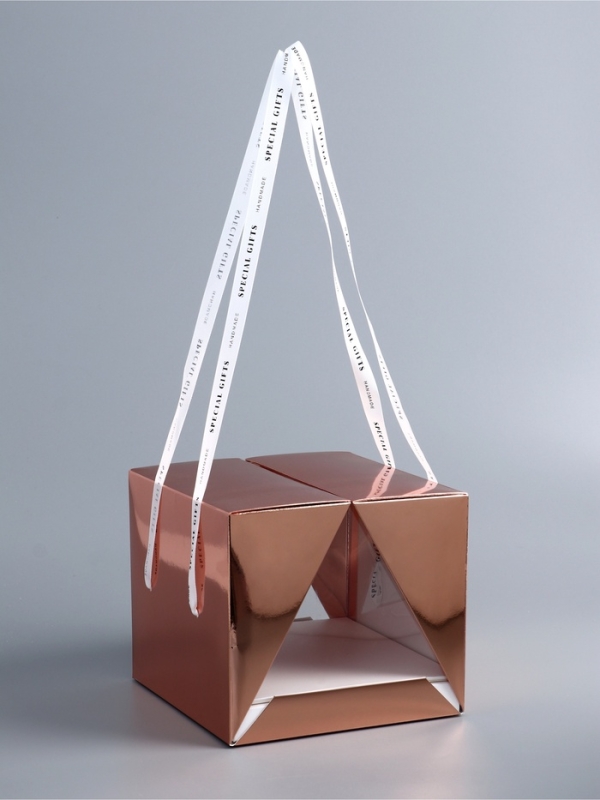 Коробка под бенто-торт с ленточками, ,розовое-золото , 21 х 21 х 18 см Коробка под бенто-торт с ленточками, ,розовое-золото , 21 х 21 х 18 см