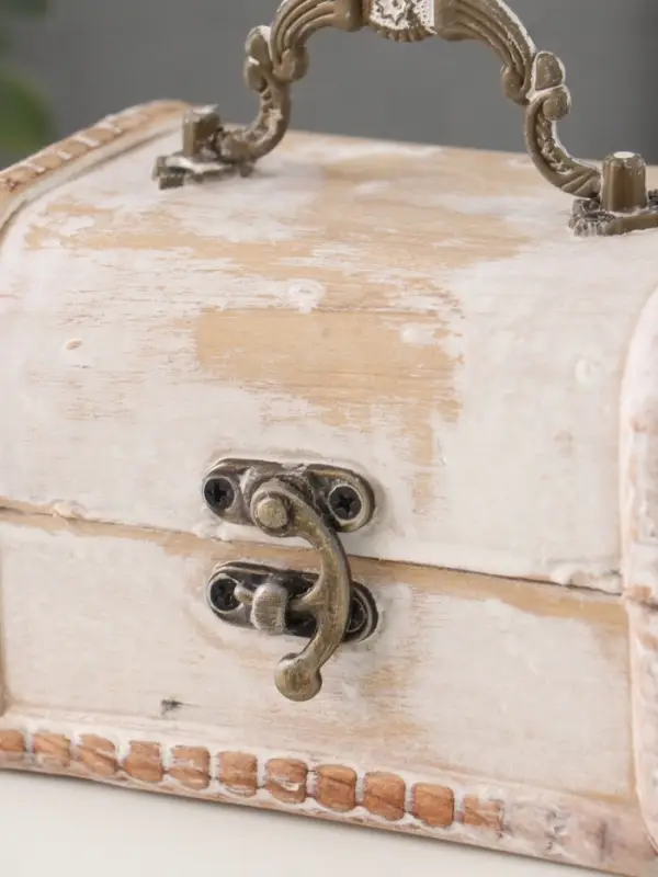 Шкатулка для украшений &laquo;Сундучок. Состаренная белая&raquo;, дерево, 8.5&times;12&times;8.5 см