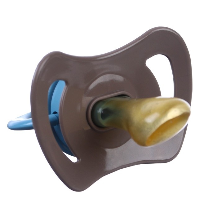 Соска - пустышка латексная ортодонтическая «Малыш», от 6 мес., цвет коричневый/синий Соска - пустышка латексная ортодонтическая «Малыш», от 6 мес., цвет коричневый/синий