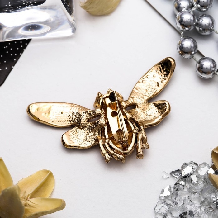 Брошь «Пчела» с ажурными крыльями, цвет чёрно-белый в золоте Брошь «Пчела» с ажурными крыльями, цвет чёрно-белый в золоте