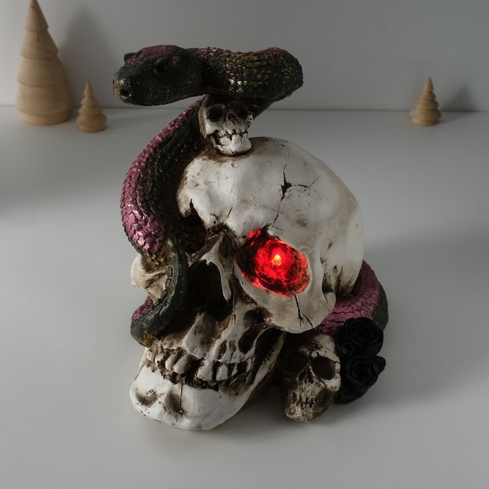 Сувенир полистоун свет Сувенир полистоун свет "Череп со змеёй" 19,5х14,5х17,5 см