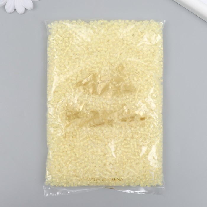 Бисер стекло 6/0  Бисер стекло 6/0 "Сливочный" светится УФ 450 гр