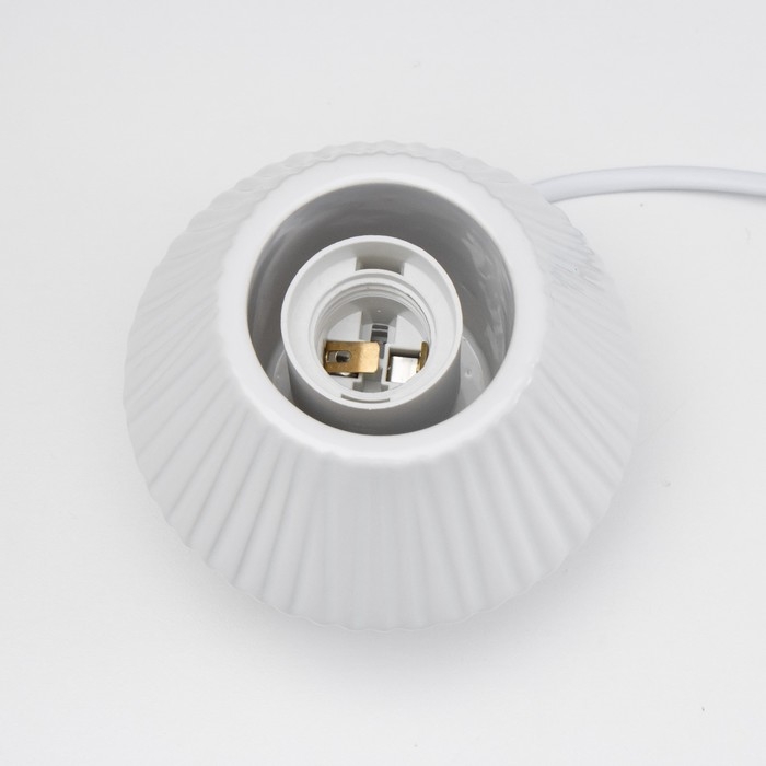 Настольная лампа Настольная лампа "Брис" 1х40Вт Е14 провод-1,6м белый 11,5х11,5х9см