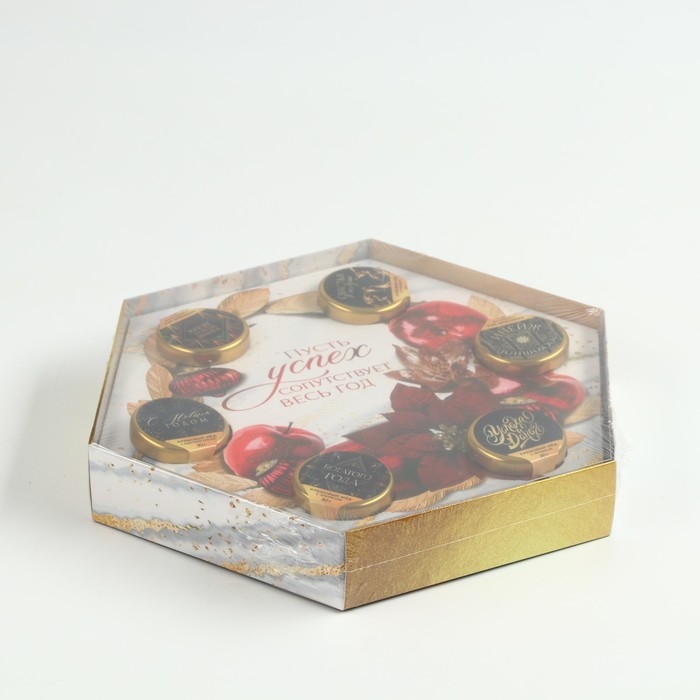 Подарочный набор «Новогодняя роскошь»: чай чёрный 50 г., крем-мёд 6 шт. x 30 г. Подарочный набор «Новогодняя роскошь»: чай чёрный 50 г., крем-мёд 6 шт. x 30 г.