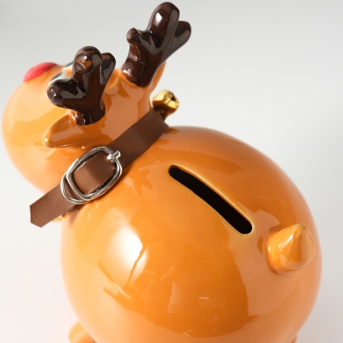 Копилка керамика  Копилка керамика "Поющий олень, в ошейнике с колокольчиками" 9,8х14х15,1 см