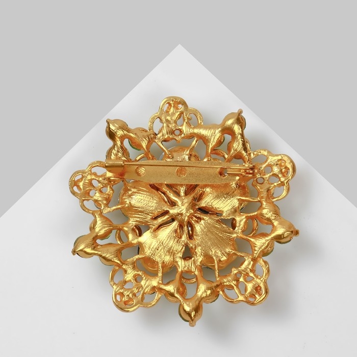 Брошь «Цветок» с ажурными лепестками, цвет радужно-зелёный в матовом золоте Брошь «Цветок» с ажурными лепестками, цвет радужно-зелёный в матовом золоте