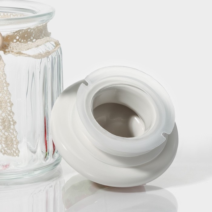 Банка стеклянная для хранения сыпучих продуктов Доляна «Клубника», 250 мл, 8×13 см, с керамической крышкой Банка стеклянная для хранения сыпучих продуктов Доляна «Клубника», 250 мл, 8×13 см, с керамической крышкой