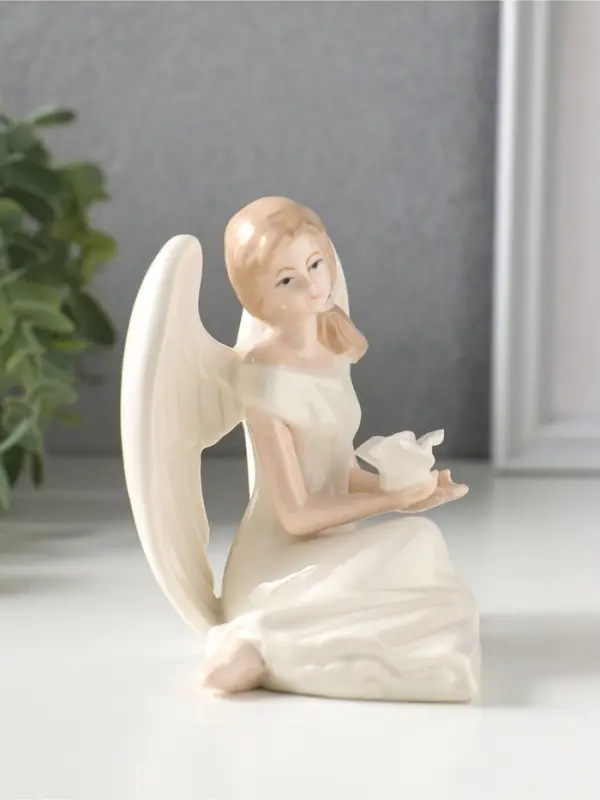 Сувенир керамика "Девушка-ангел в белом платье, с белой розой в ладонях" 11,3х10х9,8 см