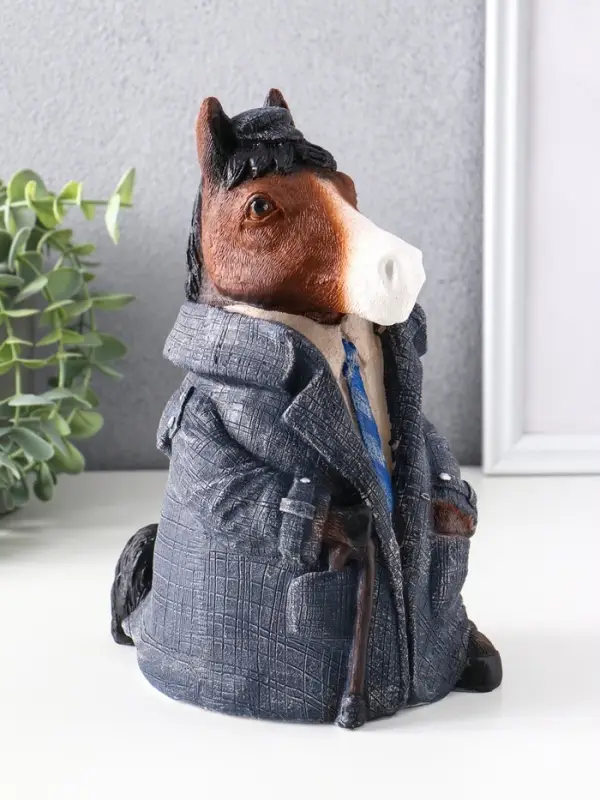 Фигурка (гипс) Конь в пальто  Высота 24 см, ширина 12.5 см, длина 16,5 см, джинса