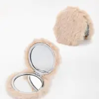 Зеркало складное круг (2) с/увел МЕХ d8см искусств мех/пластик бежевый пакет QF Зеркало складное круг (2) с/увел МЕХ d8см искусств мех/пластик бежевый пакет QF