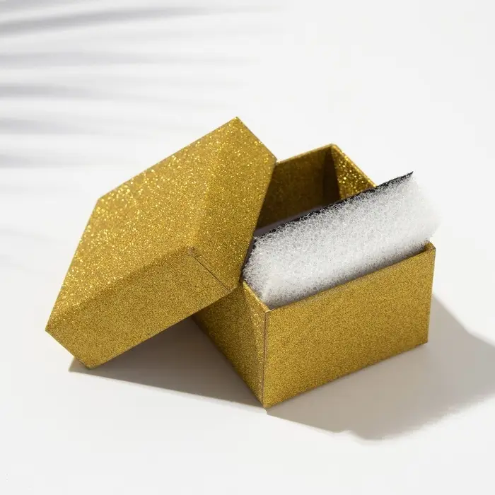 Коробочка подарочная под кольцо/серьги «Блеск», 5×5, цвет золото, вставка чёрная Коробочка подарочная под кольцо/серьги «Блеск», 5×5, цвет золото, вставка чёрная