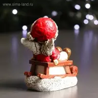Фигура "Мальчик на санях" красный 9х6х11см