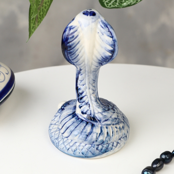 Сувенир «Кобра Гюрза», гжель, 11х6 см Сувенир «Кобра Гюрза», гжель, 11х6 см