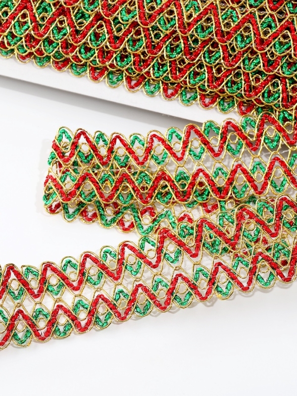 Тесьма Зигзаг зелено-красно-золотая 3.5 см намотка 25 метров Тесьма Зигзаг зелено-красно-золотая 3.5 см намотка 25 метров