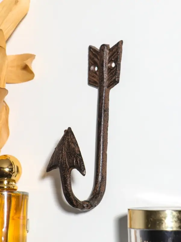 Крючок настенный &laquo;Изогнутая стрела&raquo;, ключница декоративная, чугун, 15.5&times;4.8&times;5.8 см