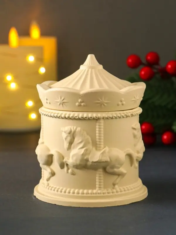 Свеча в гипсовом подсвечникес крышкой Карусель, 8,6*10,4